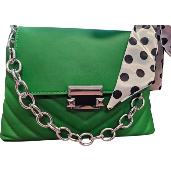 Green Vibrant Versatile Quilted Style Shoulder Bag with detachable Straps. - Picture 3 of 8
